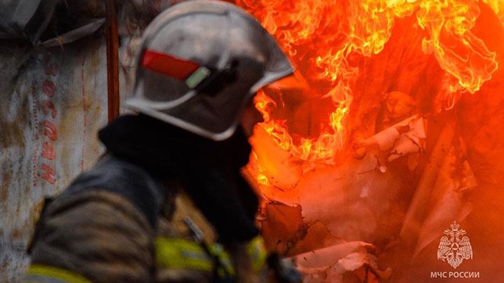 Пожар на Свердлова в Мурманске ликвидировали спустя 10 часов