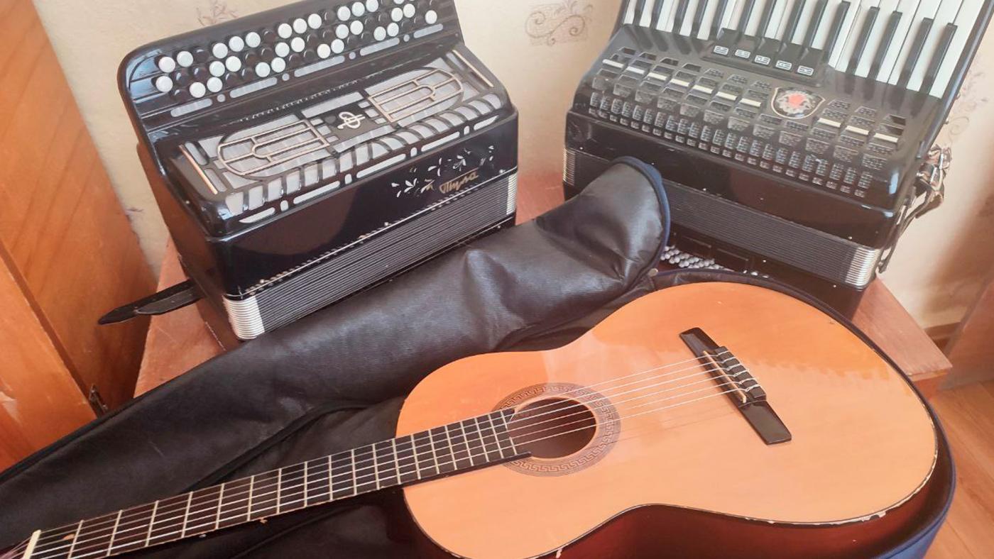 Из Мурманской области в Приморск доставили музыкальные инструменты для школы искусств