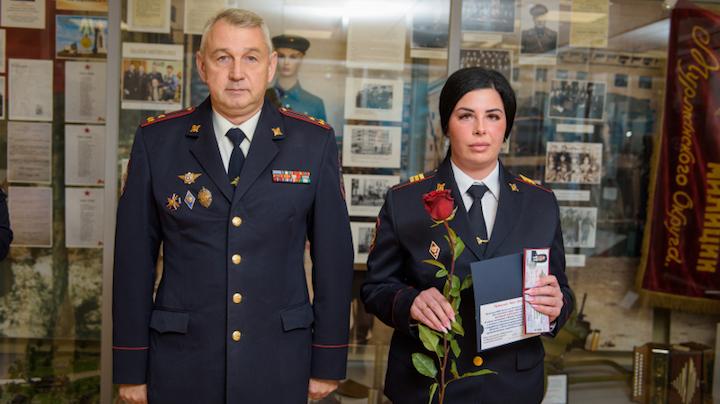В Мурманске пяти новым сотрудникам полиции присвоили звания офицера
