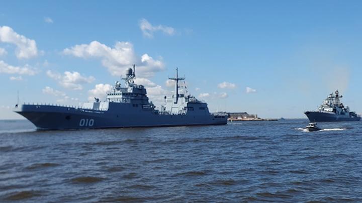 Корабли Северного флота приняли участие в главном параде в Санкт-Петербурге