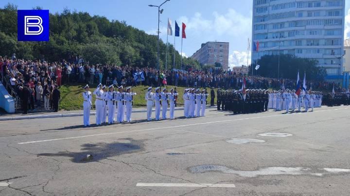  Около 3 тысяч военнослужащих приняли участие в параде ко Дню ВМФ в Североморске