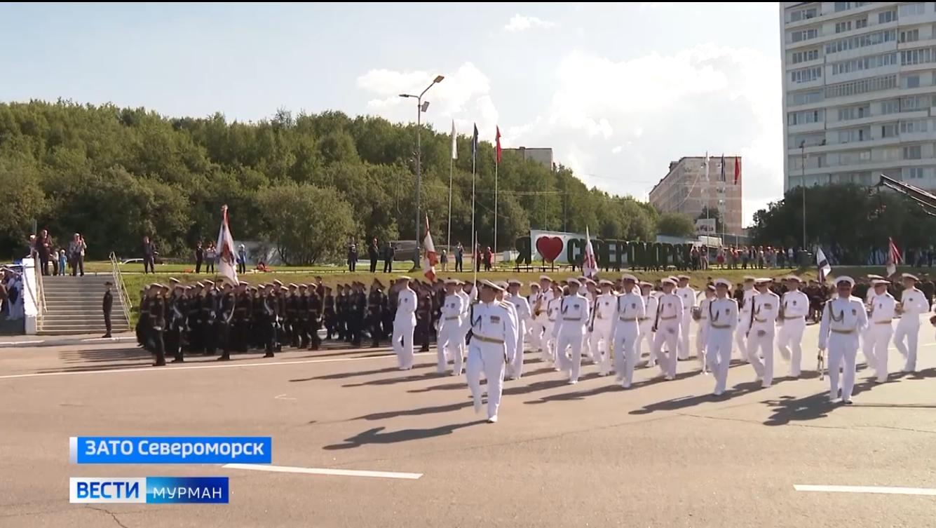 Зрители парада в День ВМФ в Североморске поблагодарили военнослужащих Северного флота