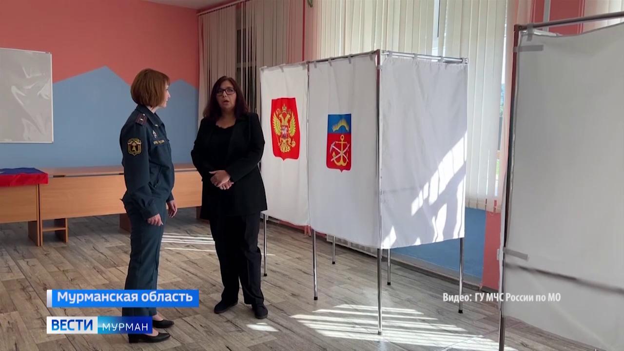 Сотрудники пожарного надзора МЧС приступили к проверке избирательных пунктов в Мурманской области