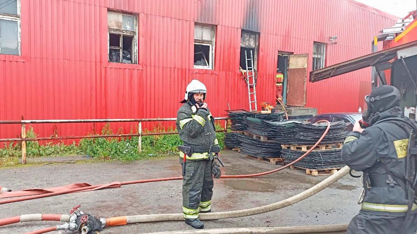 В Коле на Привокзальной больше двух часов тушили крупный пожар