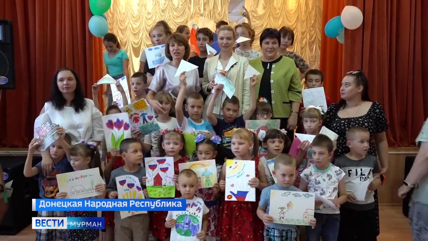 Воспитанники школы-интерната в Донбассе получили рисунки и письма от юных северян