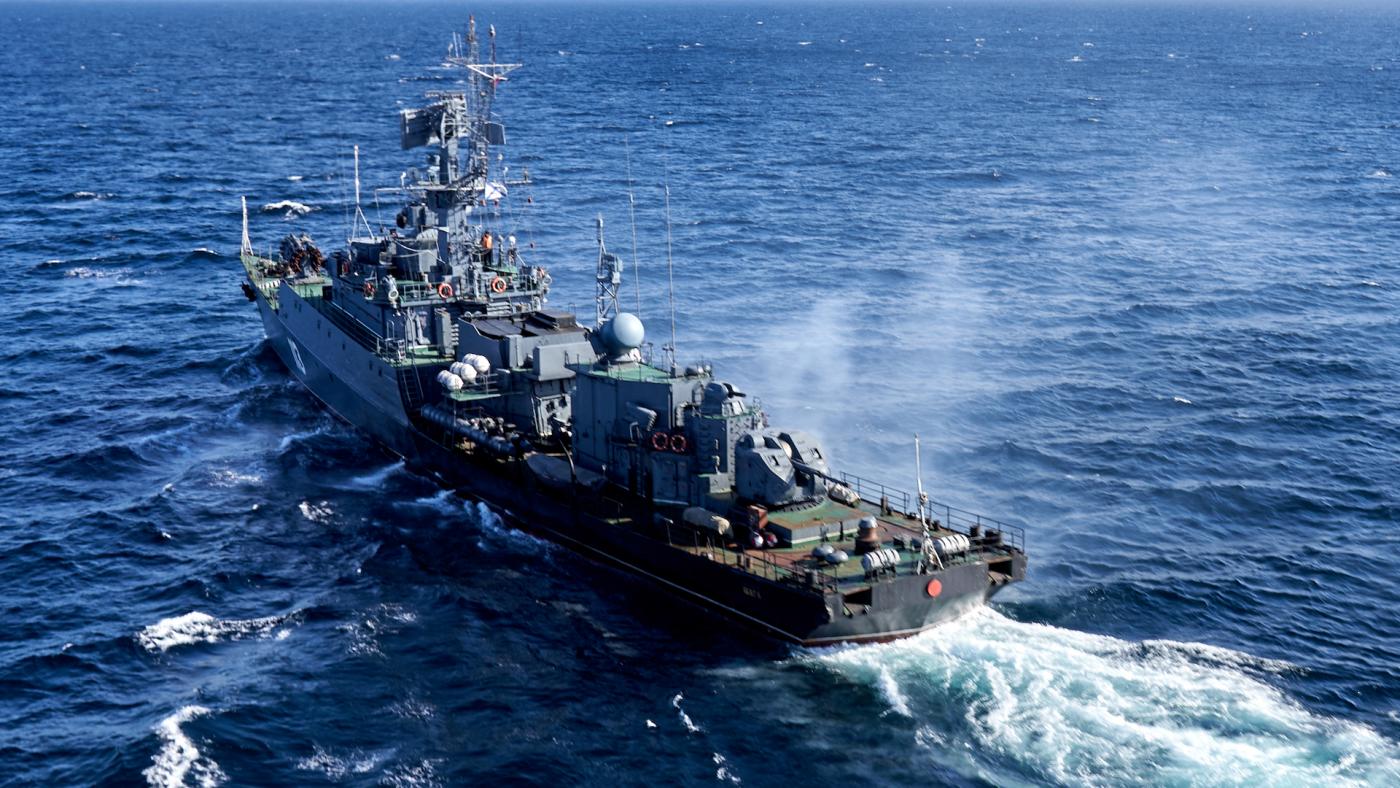 Противолодочные корабли Кольской флотилии учатся искать в Баренцевом море подводного противника