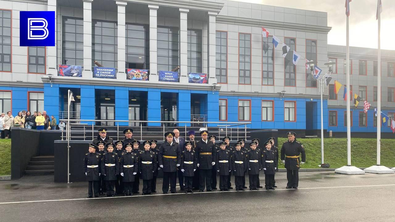 В Мурманске первокурсников военно-морского училища посвятили в нахимовцы