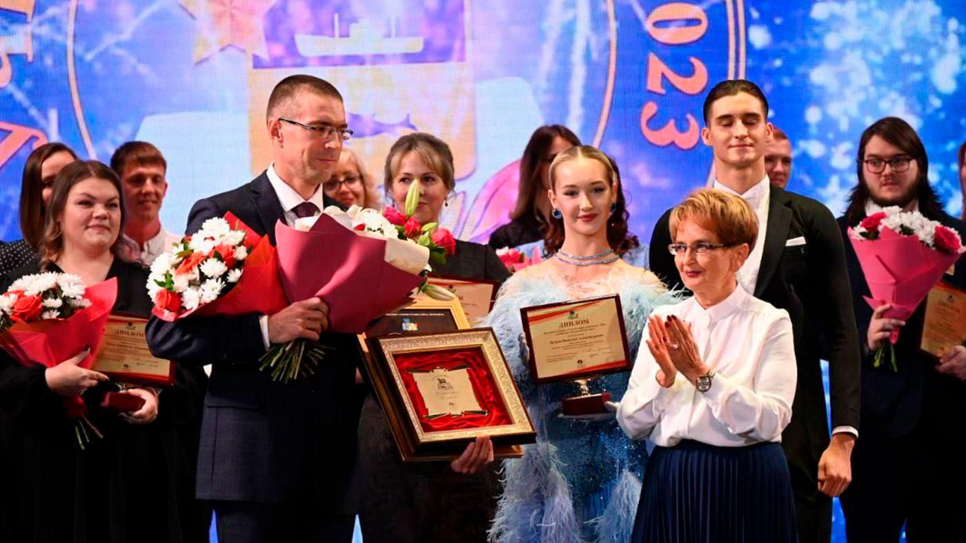 Победителю и призерам конкурса &quot;Учитель города Мурманска – 2023&quot; вручили награды