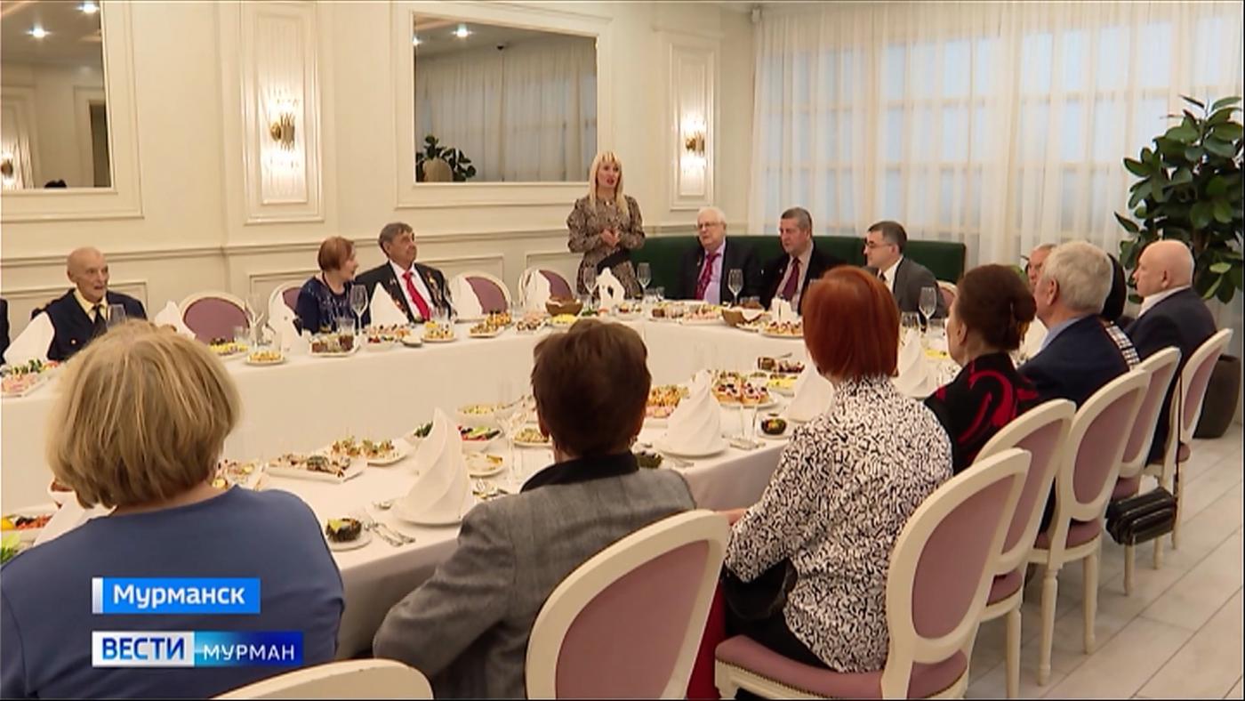 Глава Мурманска Игорь Морарь провел встречу с почетными гражданами города