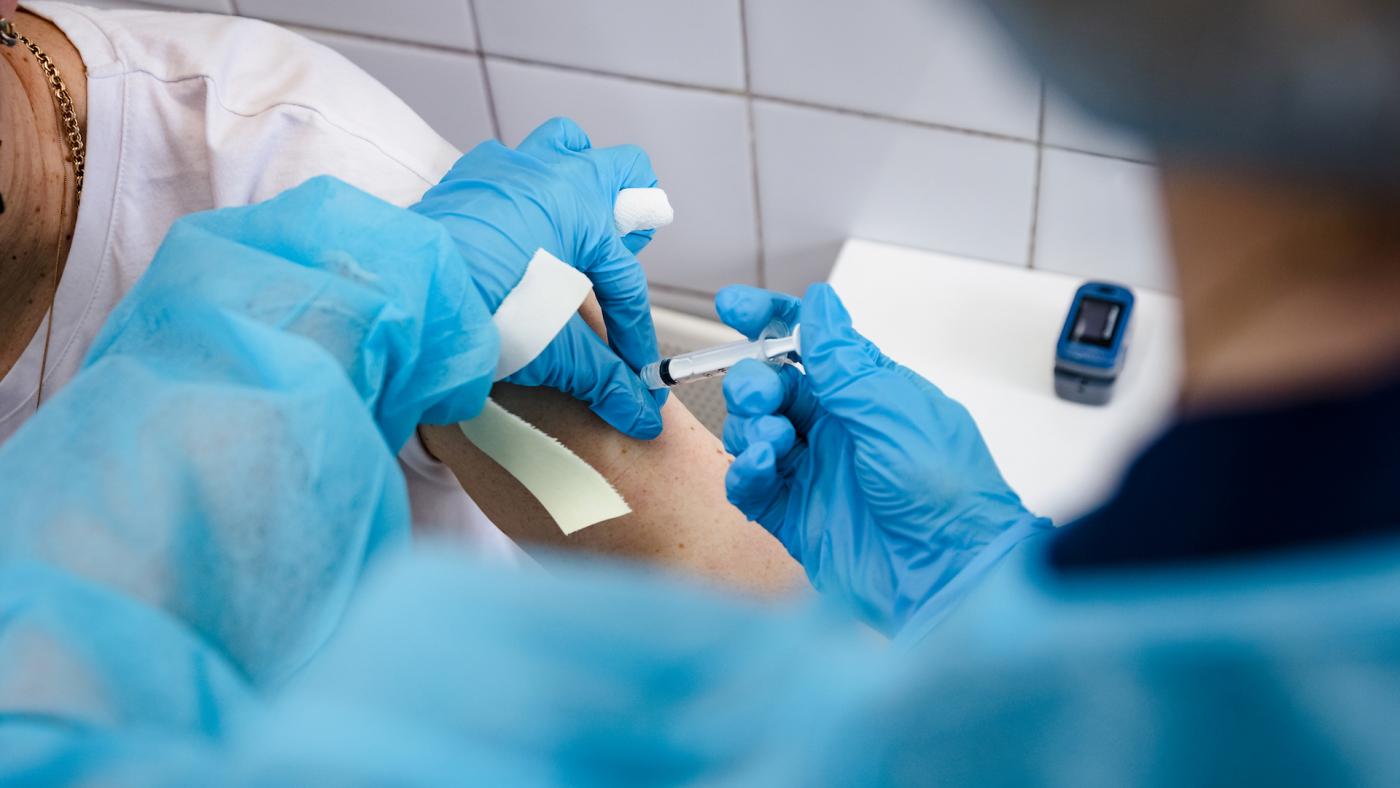 Более 135 тысяч жителей Мурманской области сделали прививку от гриппа