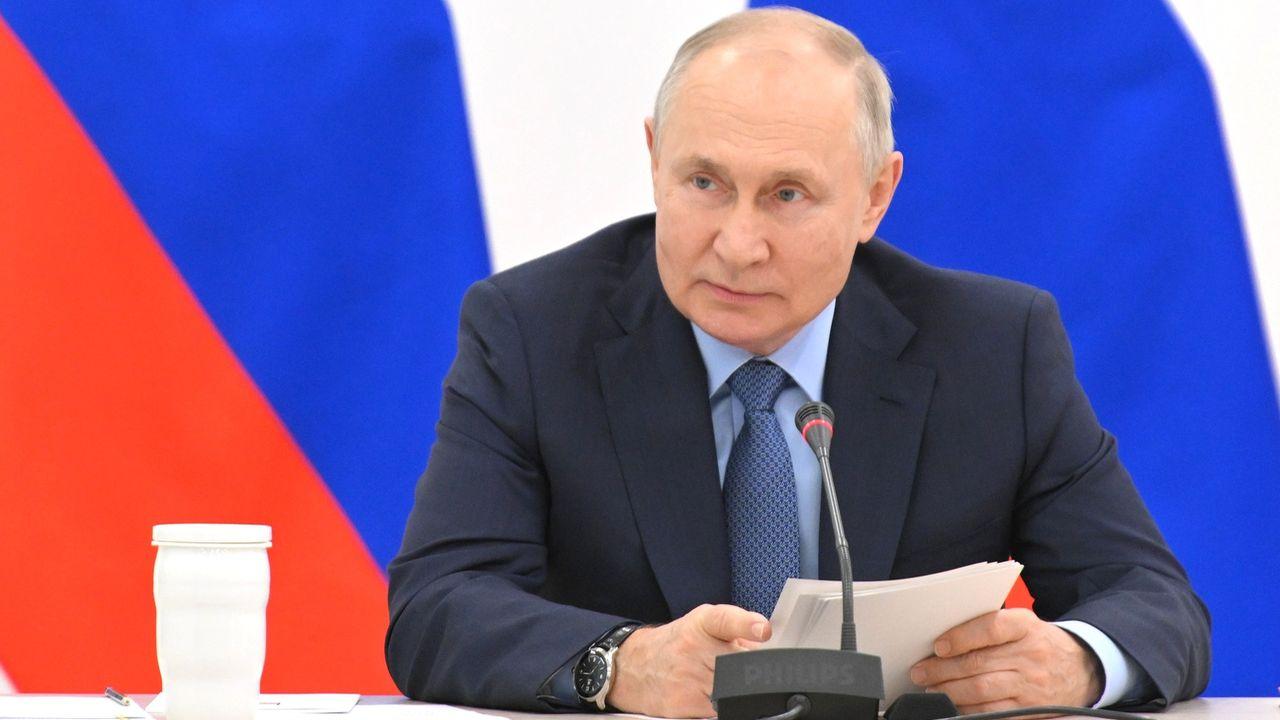 Путин поздравил тружеников дорожной отрасли с профессиональным праздником