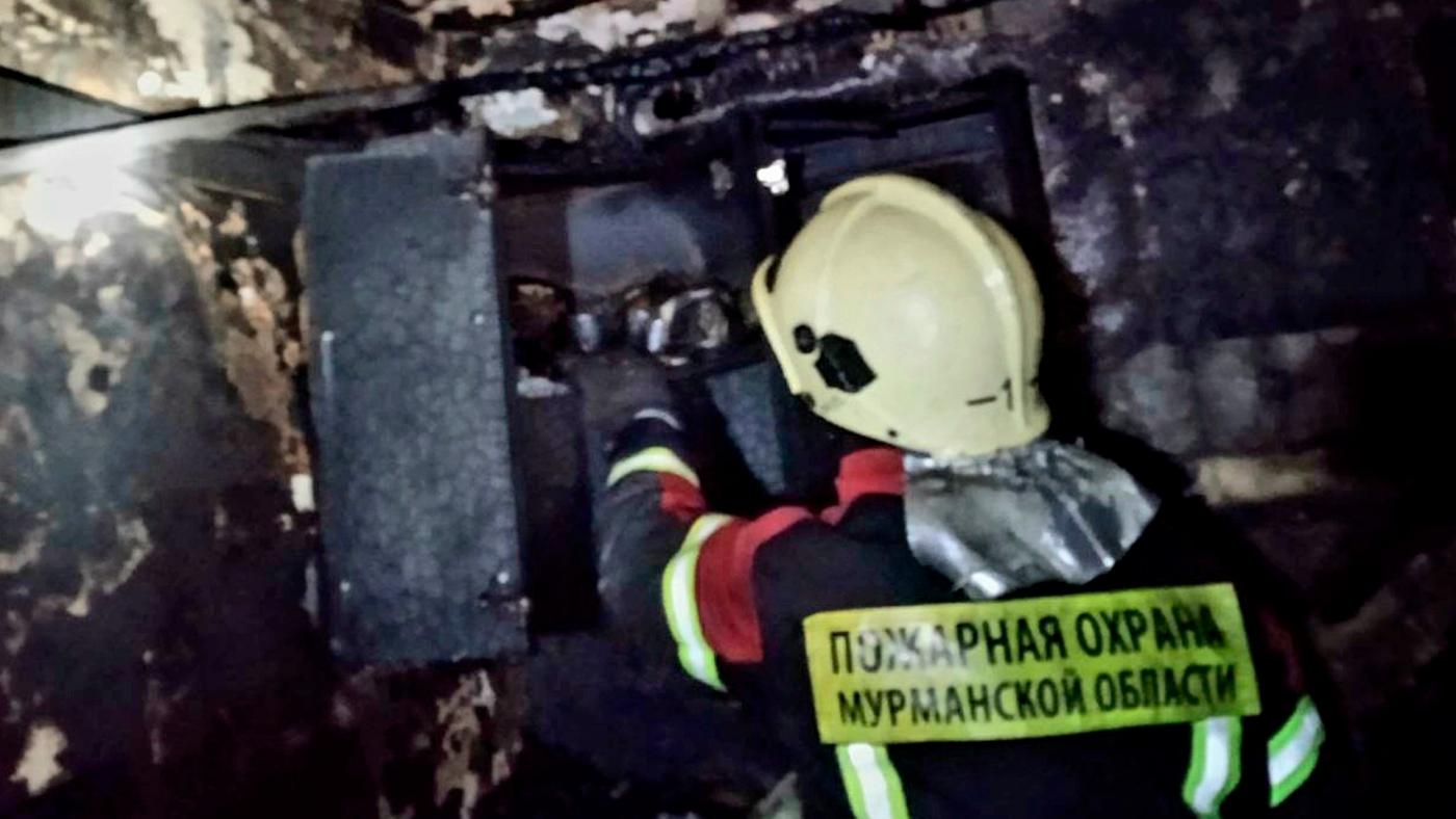 На Героев-североморцев в Мурманске из пожара спасли шесть человек
