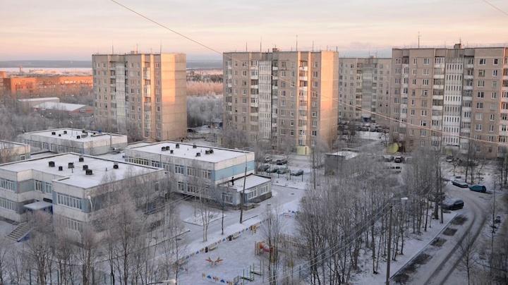 Заброшенное здание в больничном городке Оленегорска снесут до конца ноября 2023 года