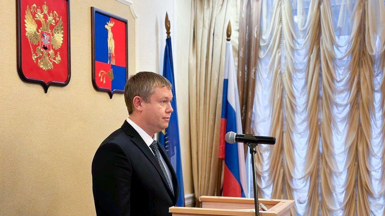 Избранный главой Мончегорска Андрей Рудаков вступил в должность 