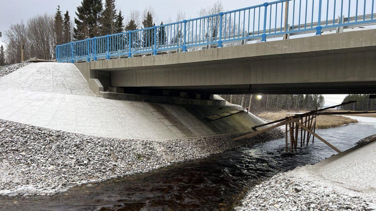 В Мурманской области отремонтировали мост через ручей Верес 