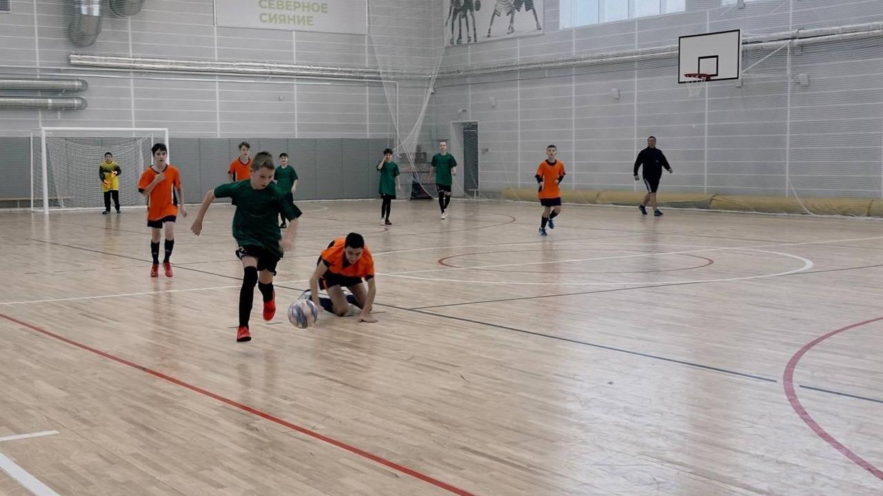 Юные спортсмены борются за Кубок губернатора Мурманской области по мини-футболу