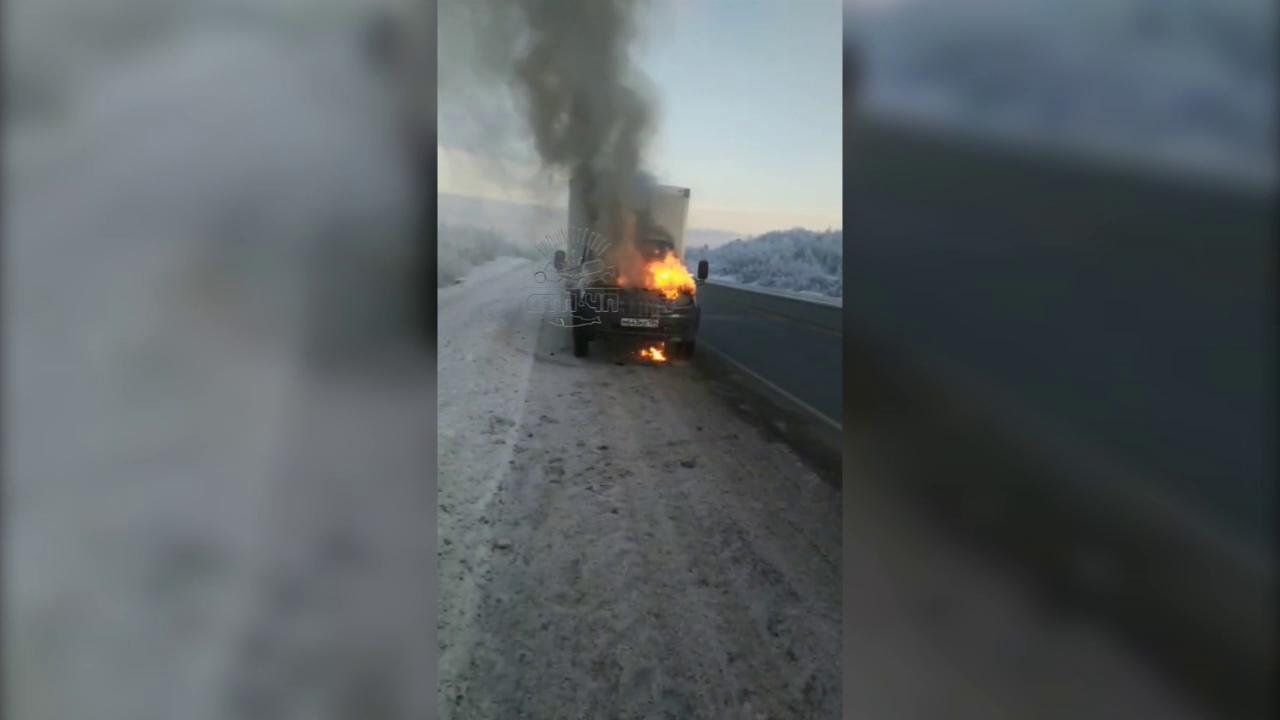УАЗ загорелся на ходу в Мурманской области