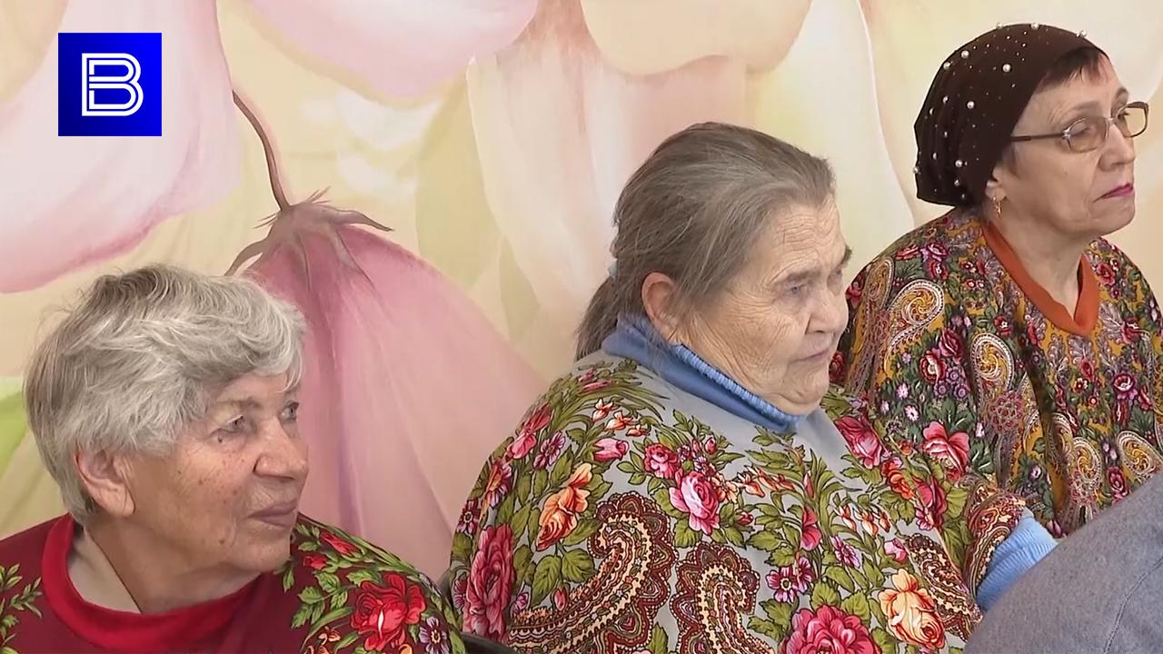 Новогодние подарки соберут для пожилых жителей Мурманской области