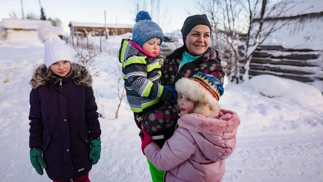 Более 4,5 тысяч жительниц Мурманской области получают &quot;зарплату мамы&quot;