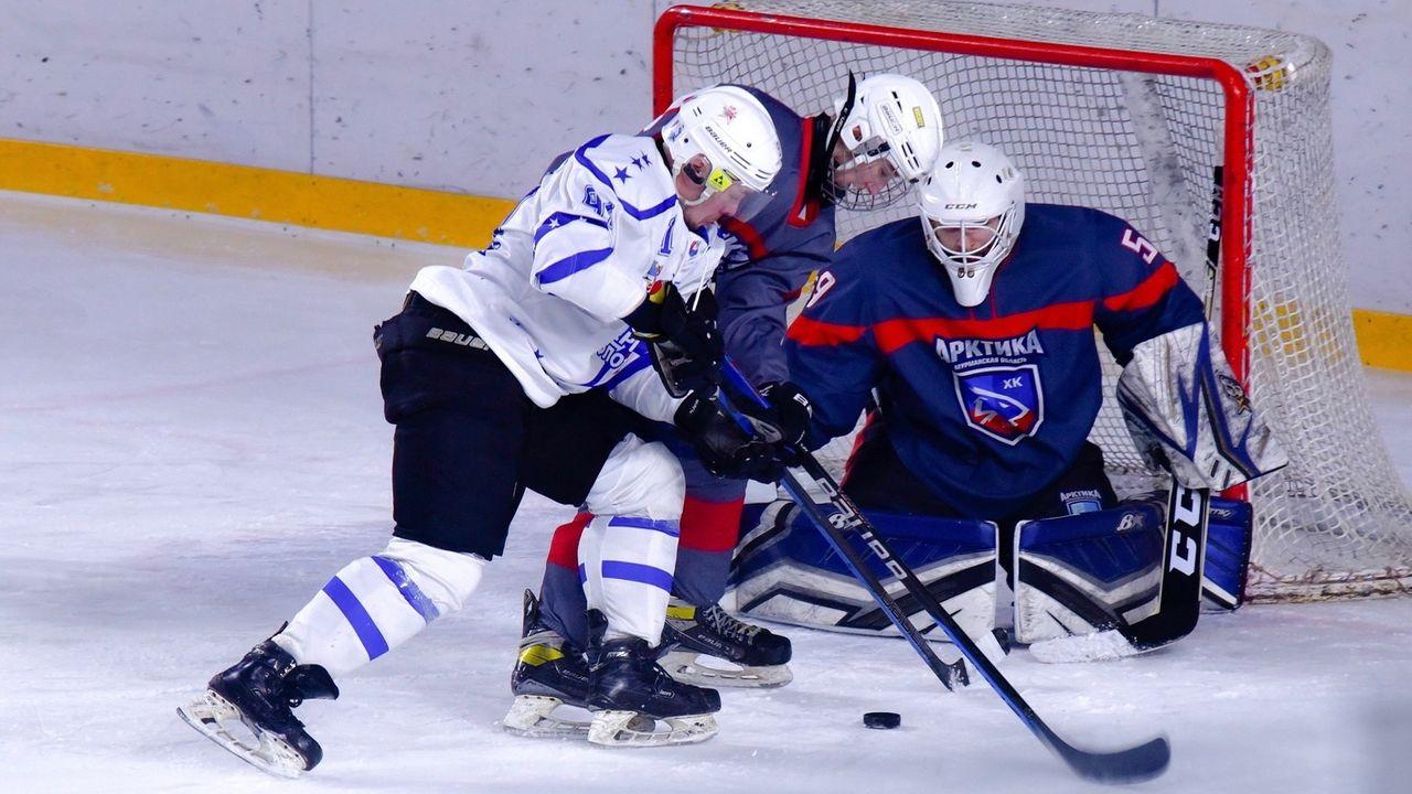 Хоккеисты Северного флота дебютировали в чемпионате Мурманской области с разгромным счетом против команды &quot;КСШОР-Арктика&quot; 
