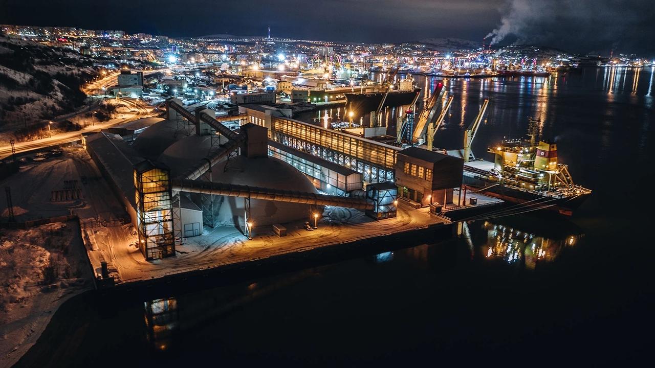 Мурманский балкерный терминал загрузил более 156 тысяч тонн железной руды с помощью новой технологии