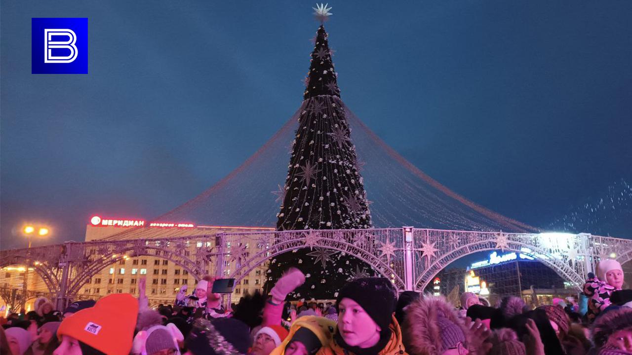 На Пяти Углах вот-вот зажгутся огни главной новогодней елки Мурманска