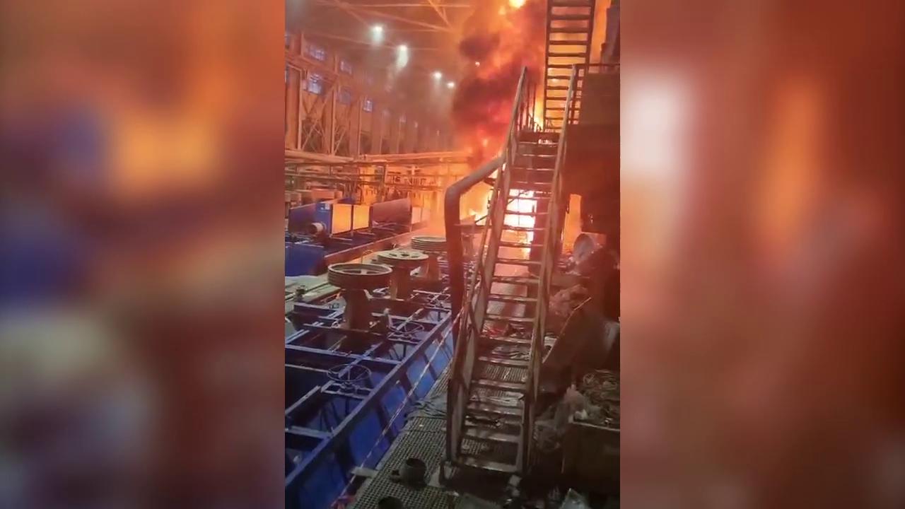 С пожаром на обогатительной фабрике в Ковдоре продолжается борьба