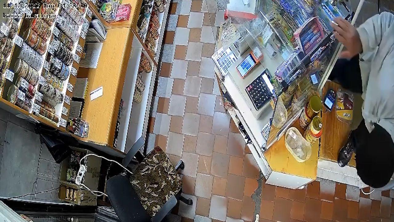 Находившийся в федеральном розыске мужчина ограбил магазин в Апатитах  