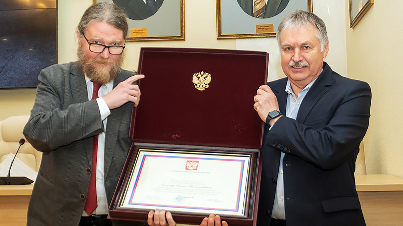 Директору Горного института из Апатитов вручили почетную грамоту президента России