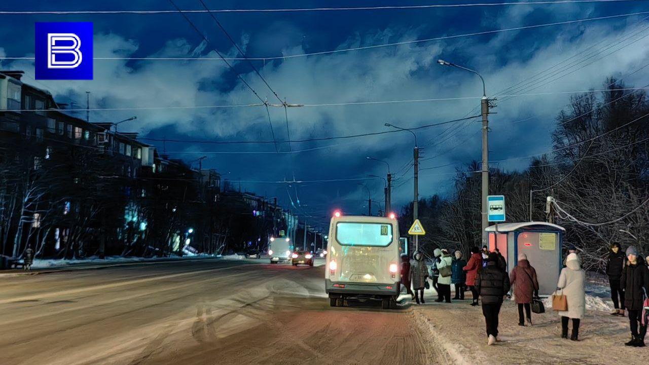 На дорогах Мурманска образовались пробки из-за обрыва на линии электропередачи