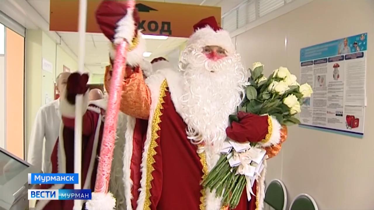 Три Деда Мороза навестили пациентов Мурманского областного онкодиспансера