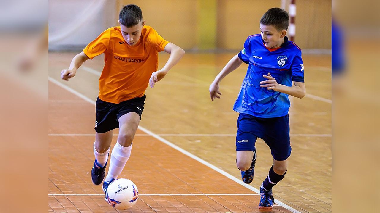 Юные мурманчане вышли в плей-офф Первенства СЗФО по мини-футболу