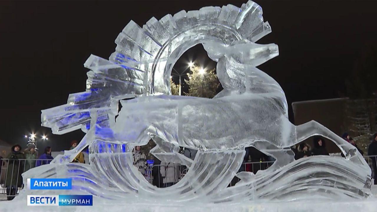 В Апатитах мастера ледяных скульптур состязались в конкурсе &quot;Бешеная пила&quot;