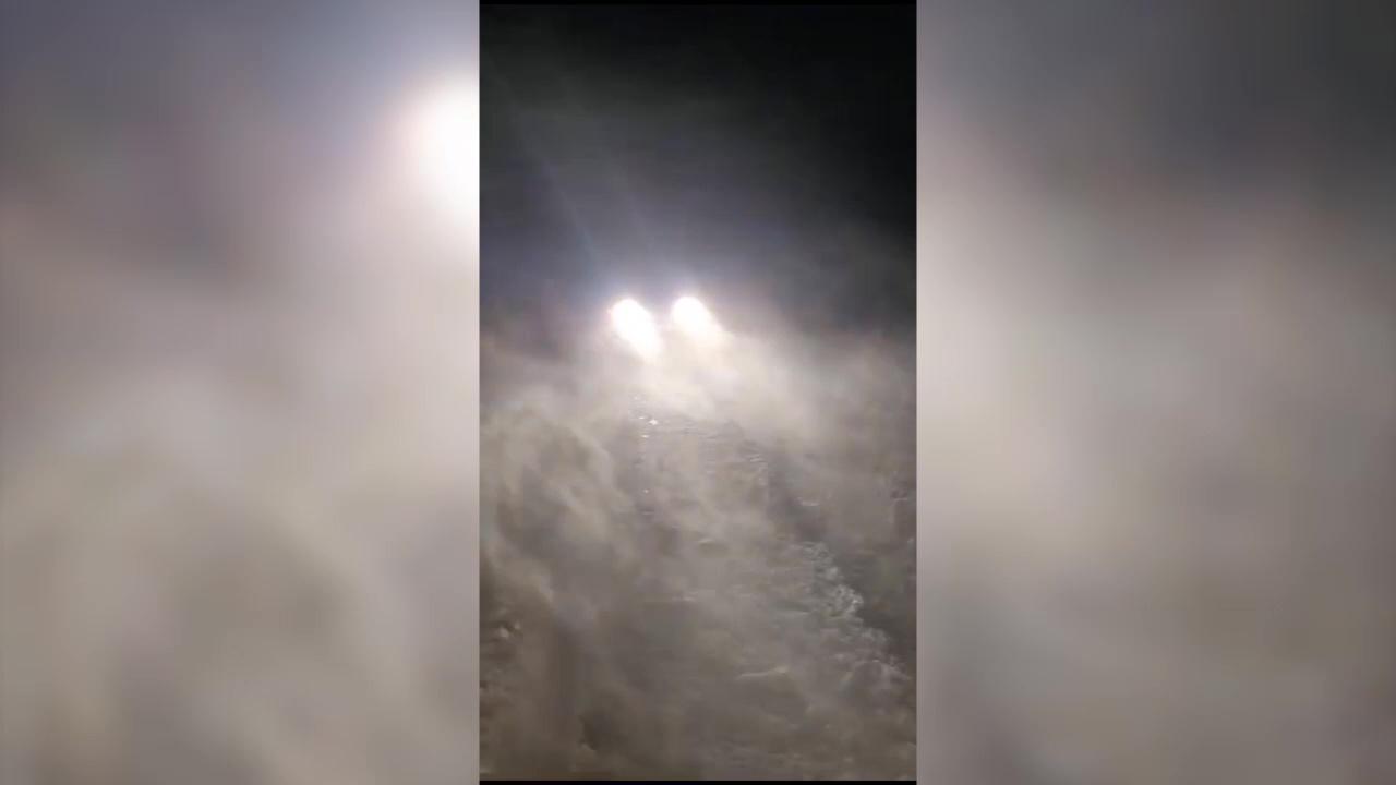 Очищенные участки дорог в направлении Териберки и Туманного снова замело