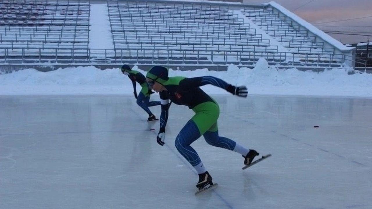 В Оленегорске определили сильнейших конькобежцев 