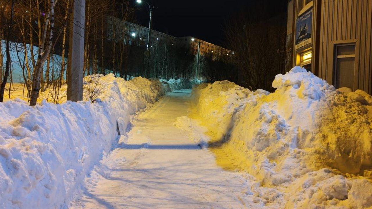 В Кировске женщина попала под колеса снегоуборочного погрузчика 