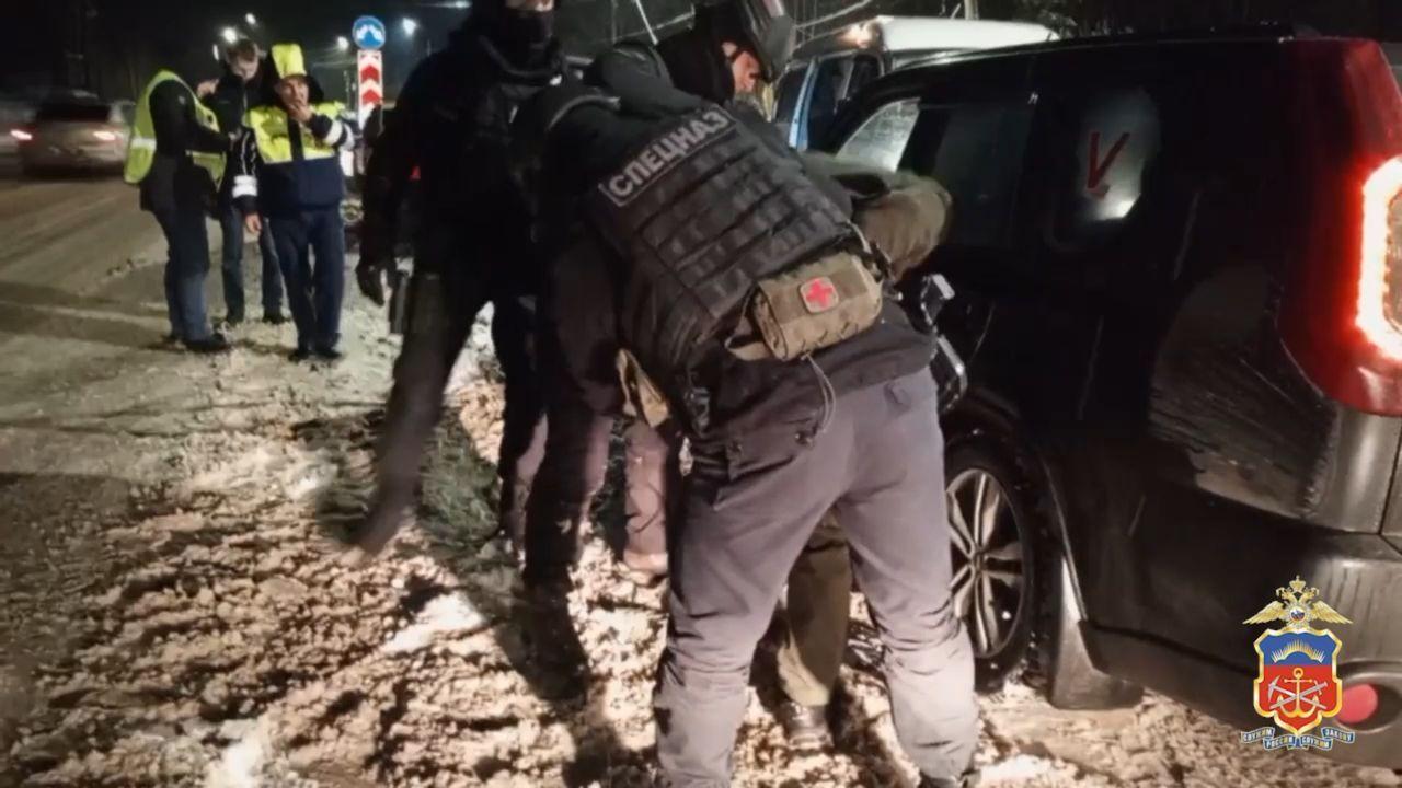 Мурманские силовики задержали уроженца Вологды с 2 килограммами наркотиков в багажнике 