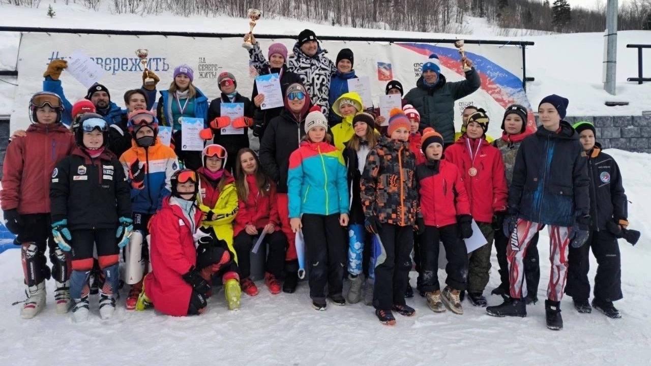 Команда Мурманской области одержала победу в первенстве СЗФО по горнолыжному спорту