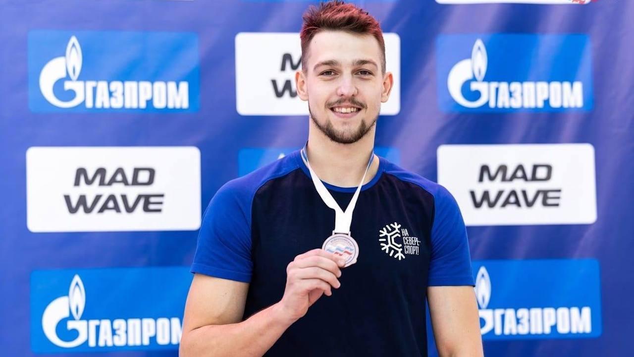Павел Самусенко из Полярных Зорь завоевал 3 бронзовых медали на первом этапе Кубка России по плаванию