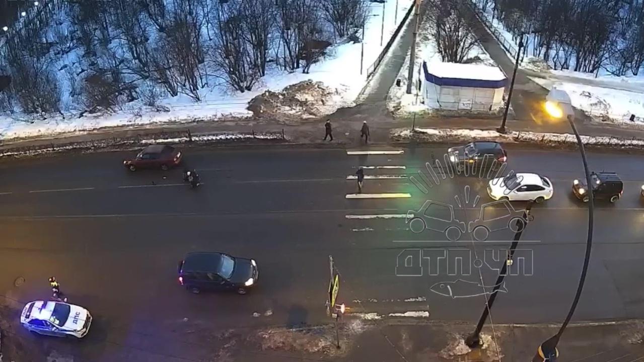 Мурманчанку, попавшую под машину на Копытова, доставили в больницу