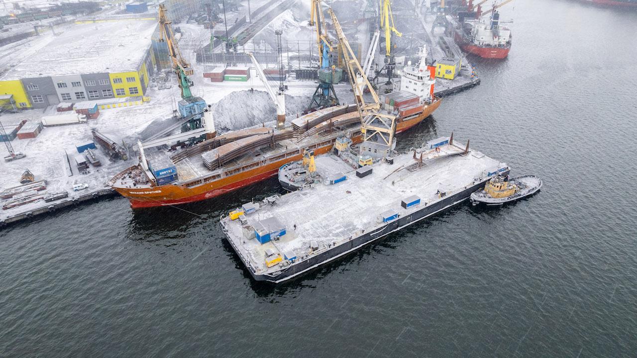 Реализация арктической программы 2024 года началась в Мурманском морском торговом порту