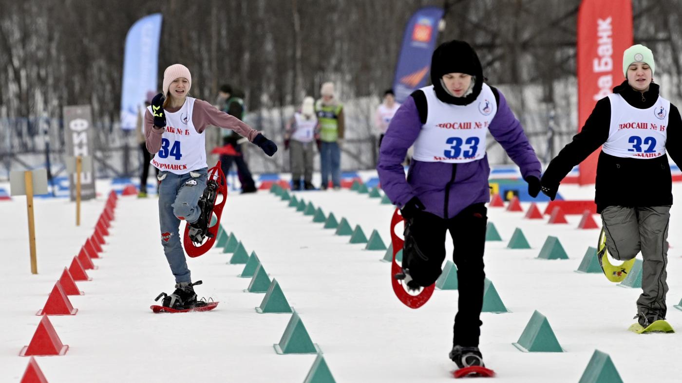 На Празднике Севера учащихся прошли соревнования по снегоступингу и лыжным гонкам