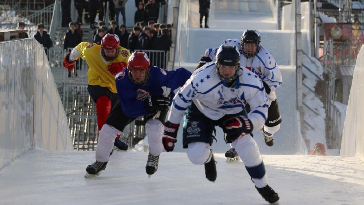 Спортсмены Северного флота выступили на Кубке ВС РФ по скоростному спуску на коньках