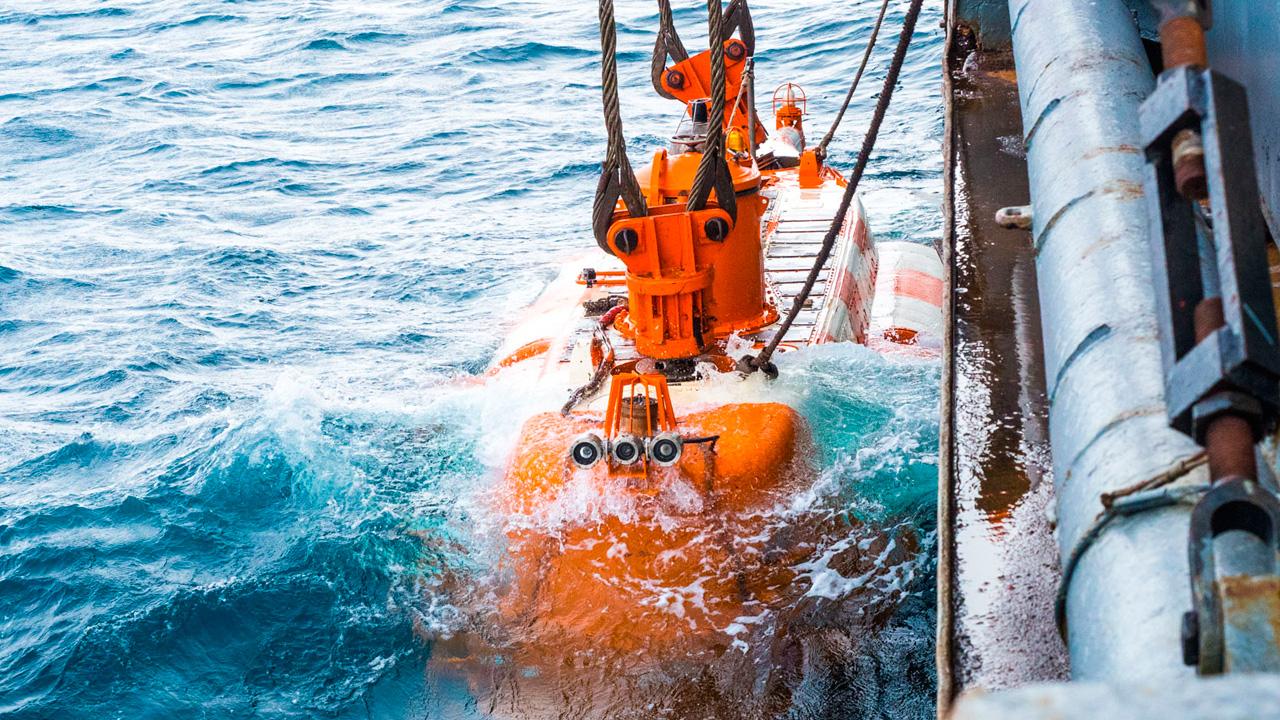 Спасатели Северного флота отработали взаимодействие с экипажем глубоководного аппарата АС-36