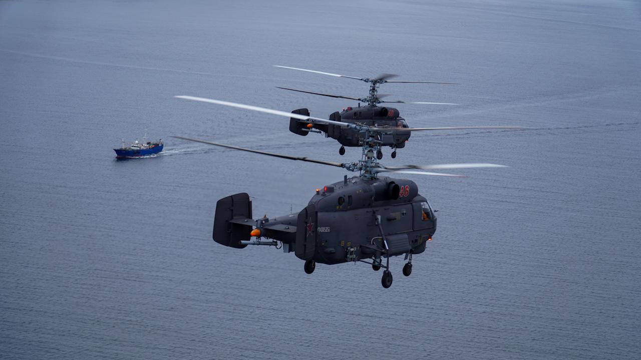 Экипажи вертолетов Ка-27 Северного флота провели учения в Баренцевом море