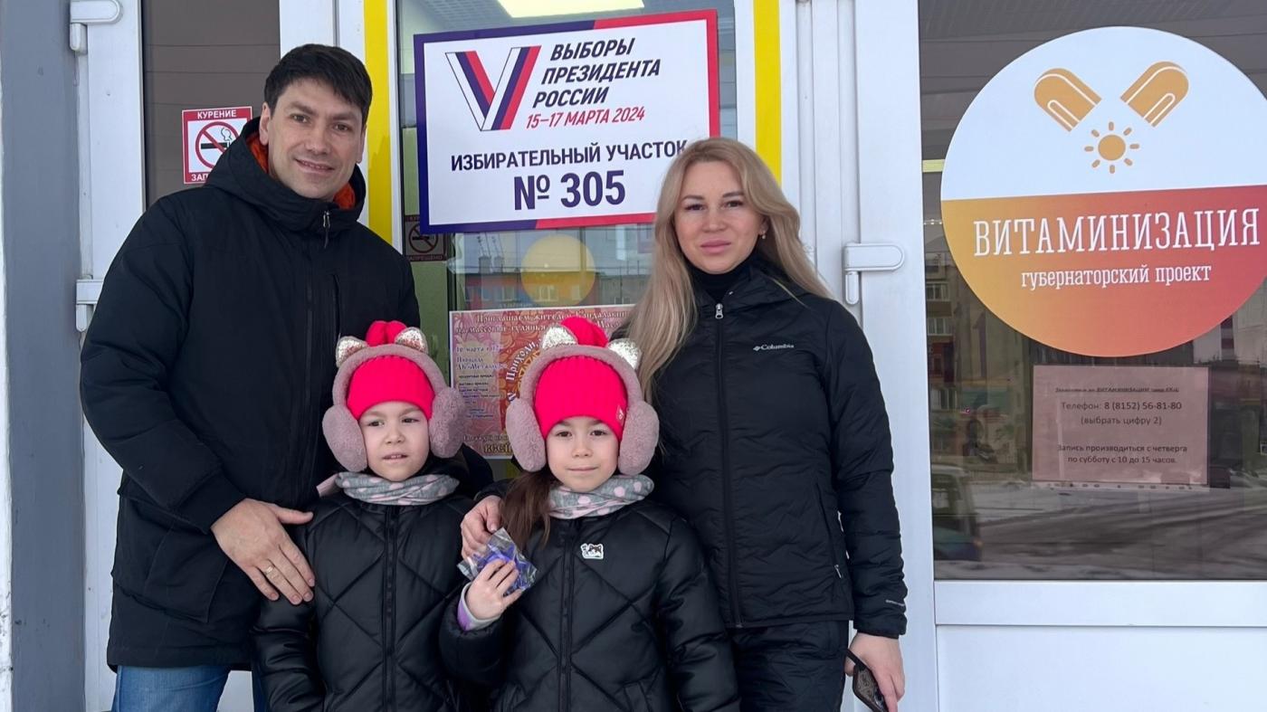 На выборы Президента в Кандалакше Михаил Павлов пришел со всей семьей