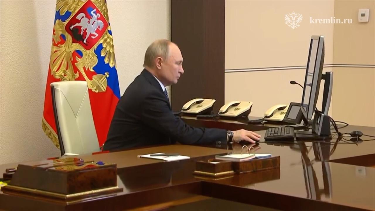 Владимир Путин принял участие в выборах президента России онлайн