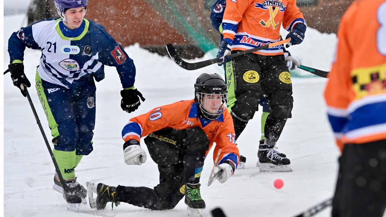 Праздник Севера: стадион &quot;Строитель&quot; в Мурманске принял соревнования по хоккею с мячом