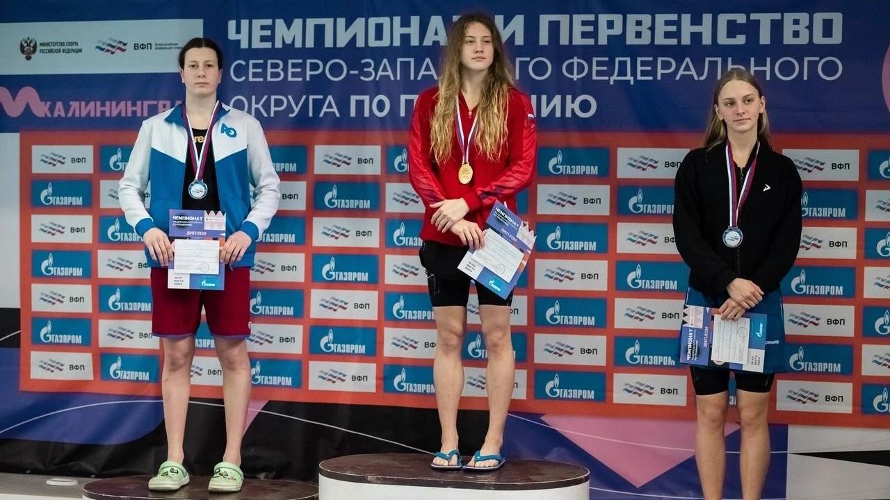 Есения Константинова из Никеля завоевала 5 медалей в Чемпионате и Первенстве СЗФО по плаванию