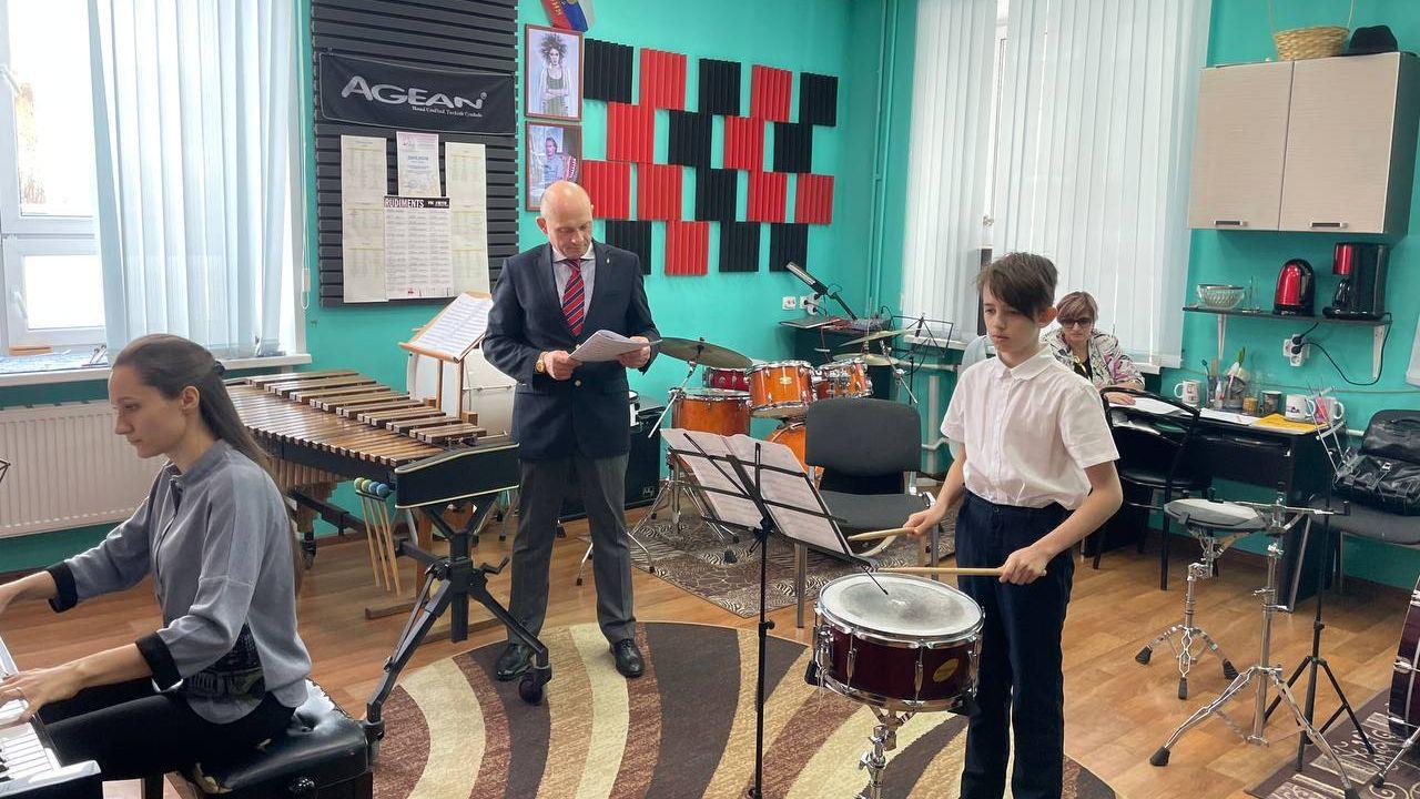 В Мурманской области именитые преподаватели обучили юных музыкантов 